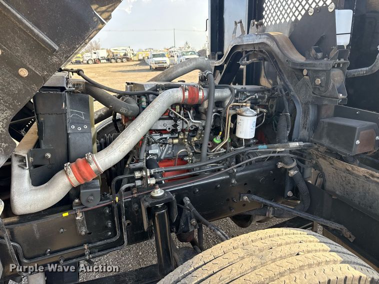 image for item EG2650 2001 Isuzu F7 flatbed truck