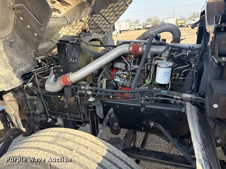 image for item EG2650 2001 Isuzu F7 flatbed truck