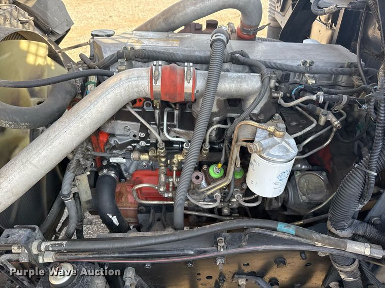 image for item EG2650 2001 Isuzu F7 flatbed truck