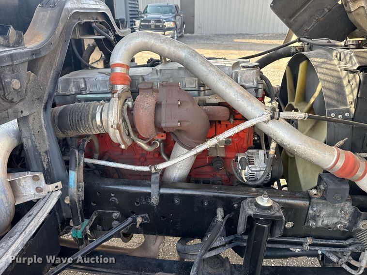 image for item EG2650 2001 Isuzu F7 flatbed truck