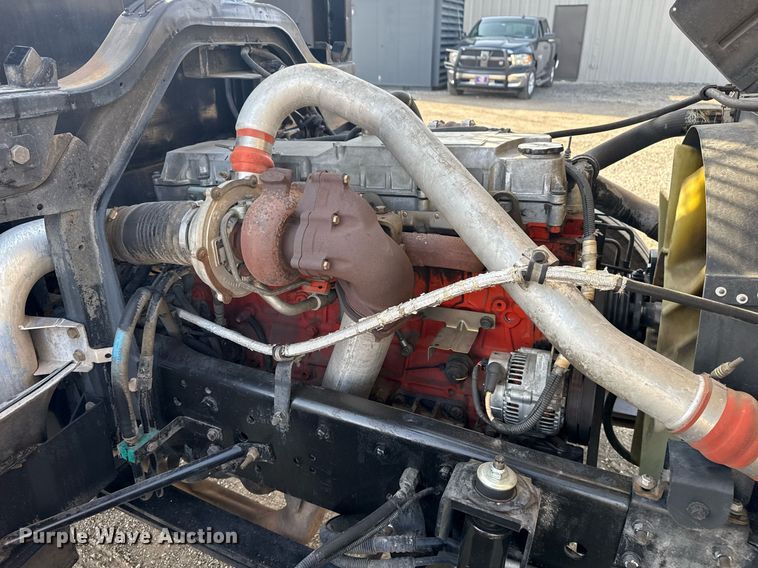 image for item EG2650 2001 Isuzu F7 flatbed truck