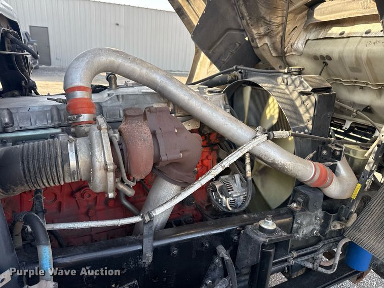 image for item EG2650 2001 Isuzu F7 flatbed truck