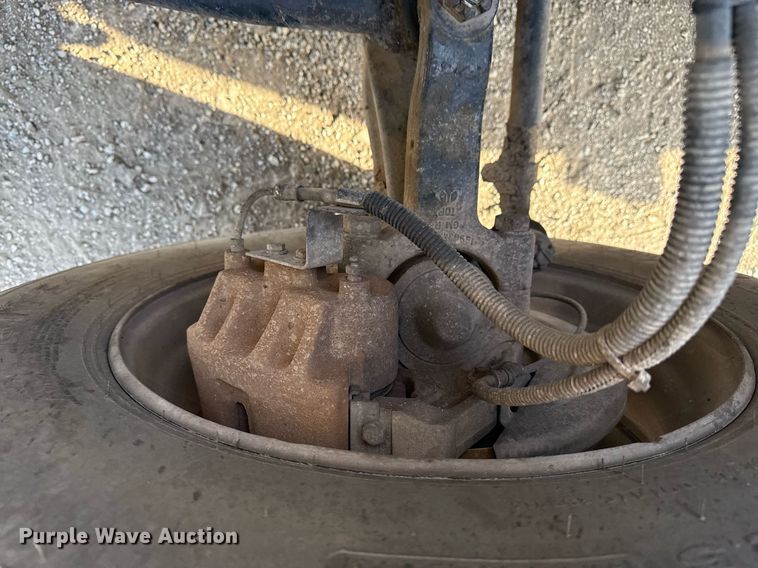 image for item EG2650 2001 Isuzu F7 flatbed truck