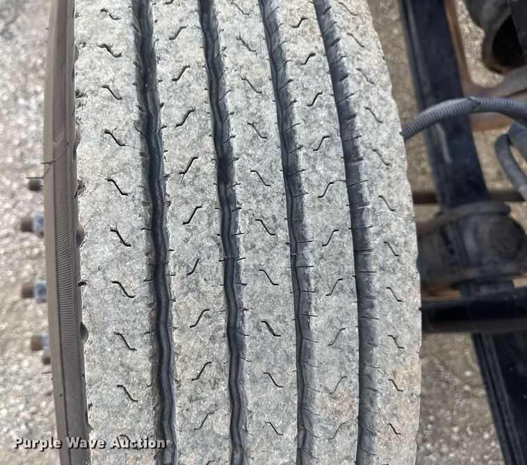 image for item EG2650 2001 Isuzu F7 flatbed truck