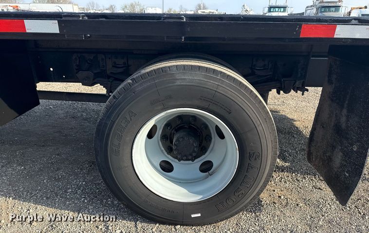 image for item EG2650 2001 Isuzu F7 flatbed truck