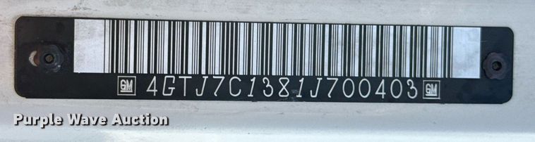 image for item EG2650 2001 Isuzu F7 flatbed truck