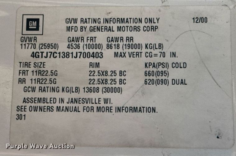 image for item EG2650 2001 Isuzu F7 flatbed truck