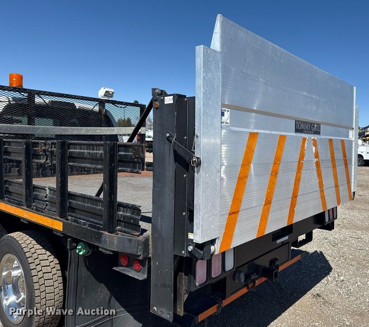 image for item EG2667 2009 Dodge Ram 5500 Quad Cab flatbed truck