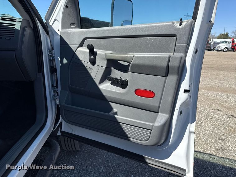 image for item EG2667 2009 Dodge Ram 5500 Quad Cab flatbed truck