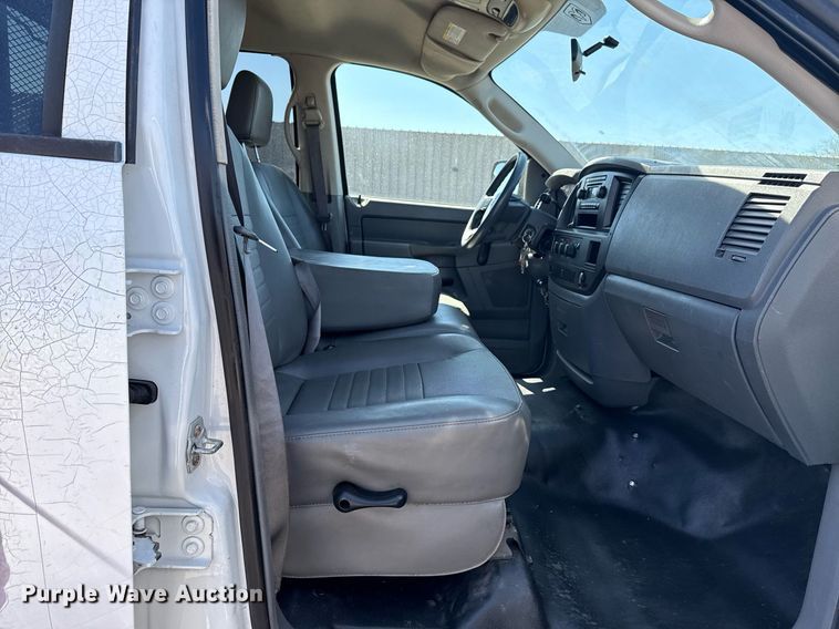 image for item EG2667 2009 Dodge Ram 5500 Quad Cab flatbed truck