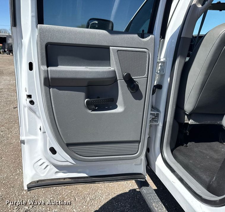 image for item EG2667 2009 Dodge Ram 5500 Quad Cab flatbed truck