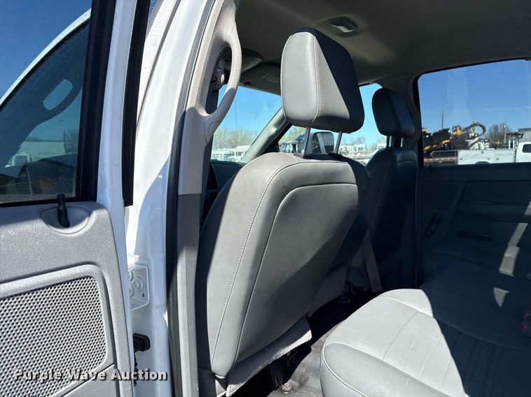 image for item EG2667 2009 Dodge Ram 5500 Quad Cab flatbed truck