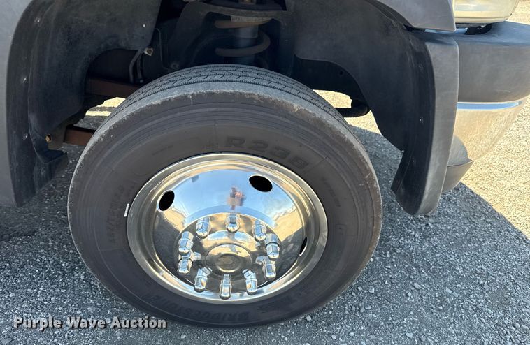 image for item EG2667 2009 Dodge Ram 5500 Quad Cab flatbed truck