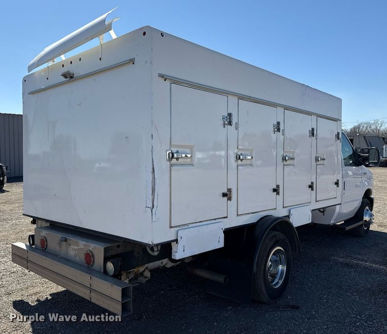 image for item EG5671 2018 Ford E450 Super Duty refrigerated truck