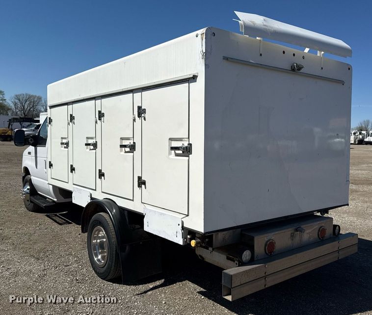 image for item EG5671 2018 Ford E450 Super Duty refrigerated truck
