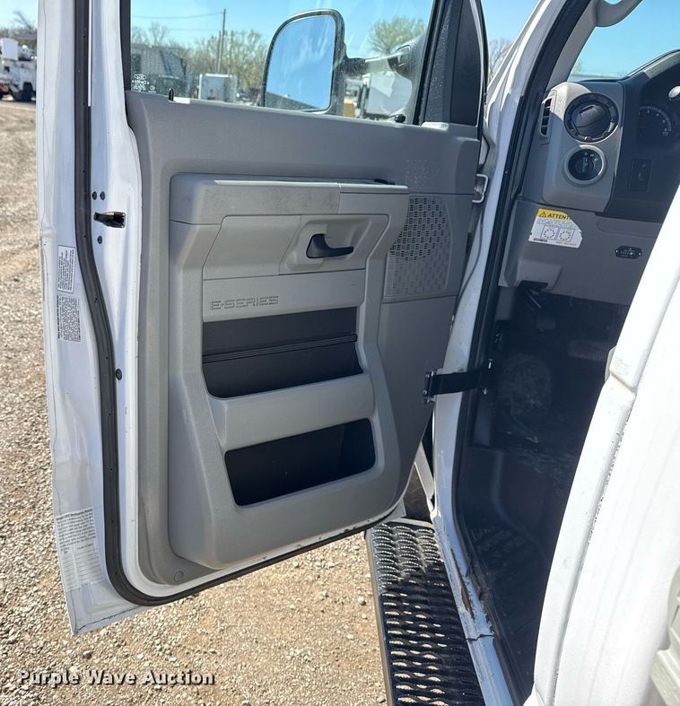 image for item EG5671 2018 Ford E450 Super Duty refrigerated truck