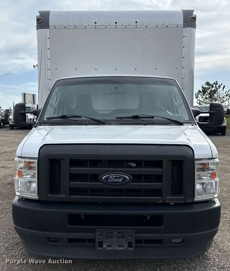 image for item EG5681 2022 Ford E350 Super Duty box truck