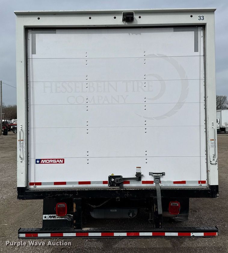 image for item EG5681 2022 Ford E350 Super Duty box truck