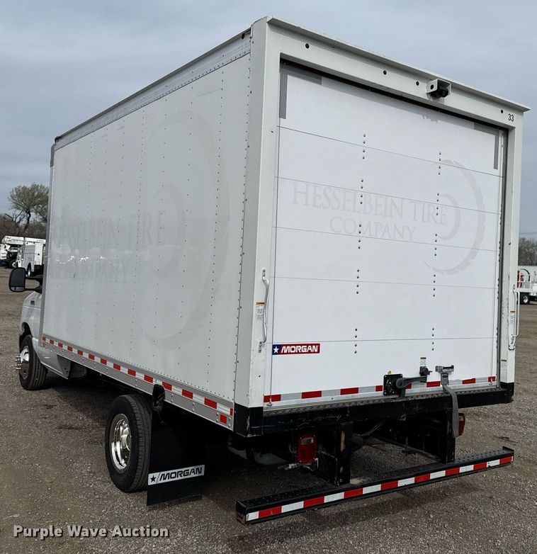 image for item EG5681 2022 Ford E350 Super Duty box truck