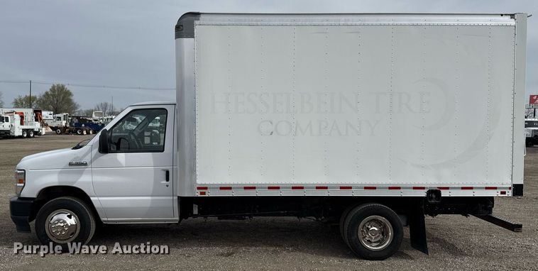 image for item EG5681 2022 Ford E350 Super Duty box truck