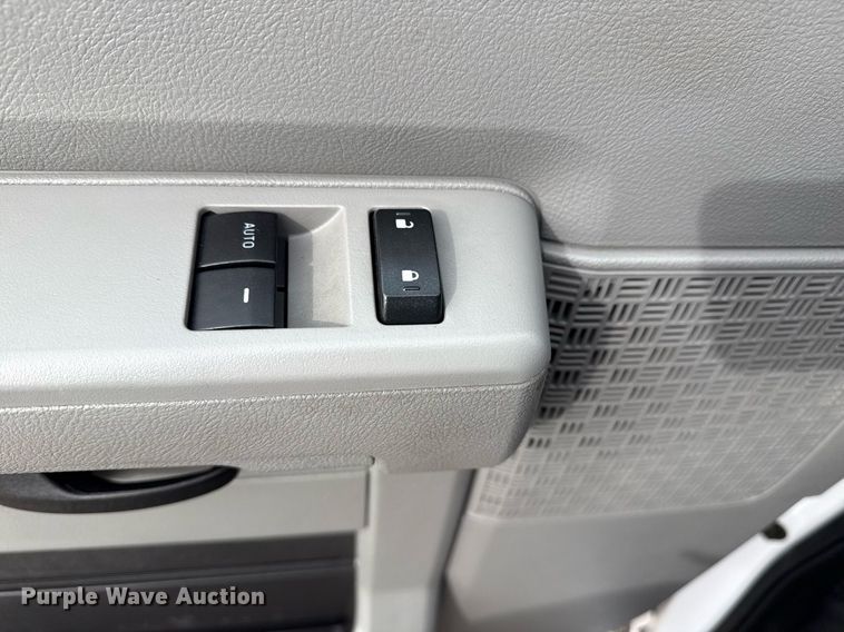 image for item EG5681 2022 Ford E350 Super Duty box truck