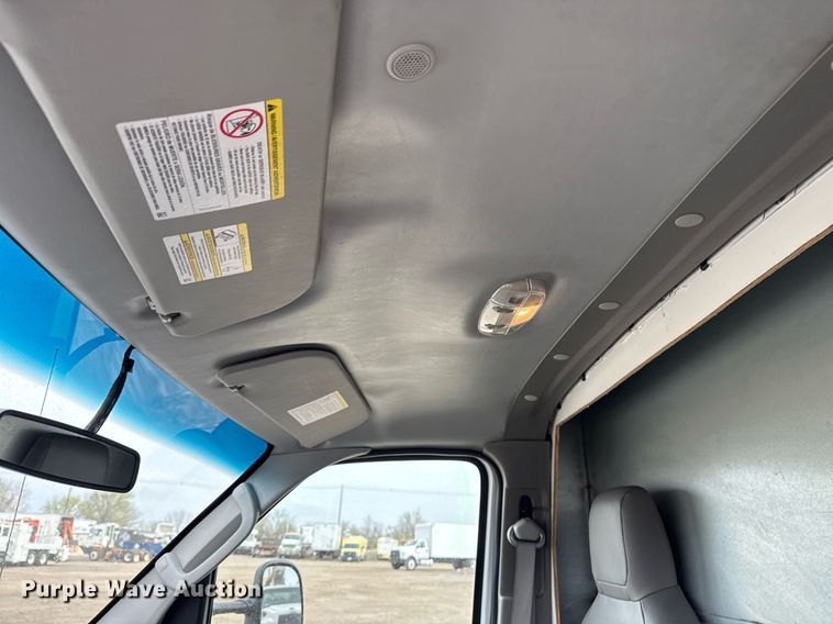 image for item EG5681 2022 Ford E350 Super Duty box truck