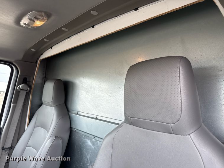 image for item EG5681 2022 Ford E350 Super Duty box truck