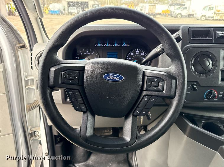 image for item EG5681 2022 Ford E350 Super Duty box truck