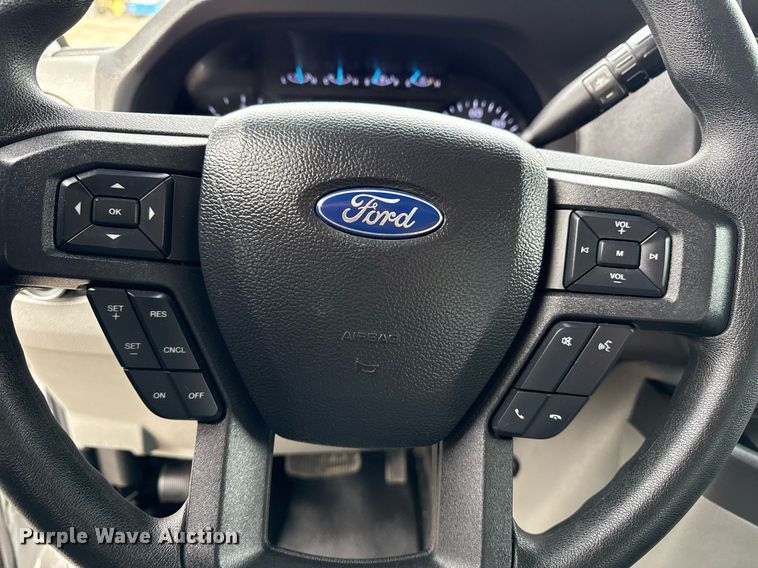 image for item EG5681 2022 Ford E350 Super Duty box truck