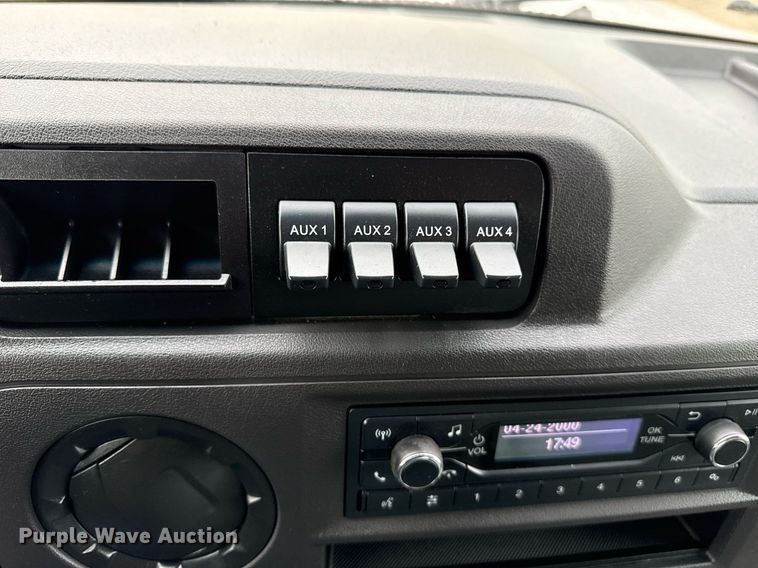 image for item EG5681 2022 Ford E350 Super Duty box truck