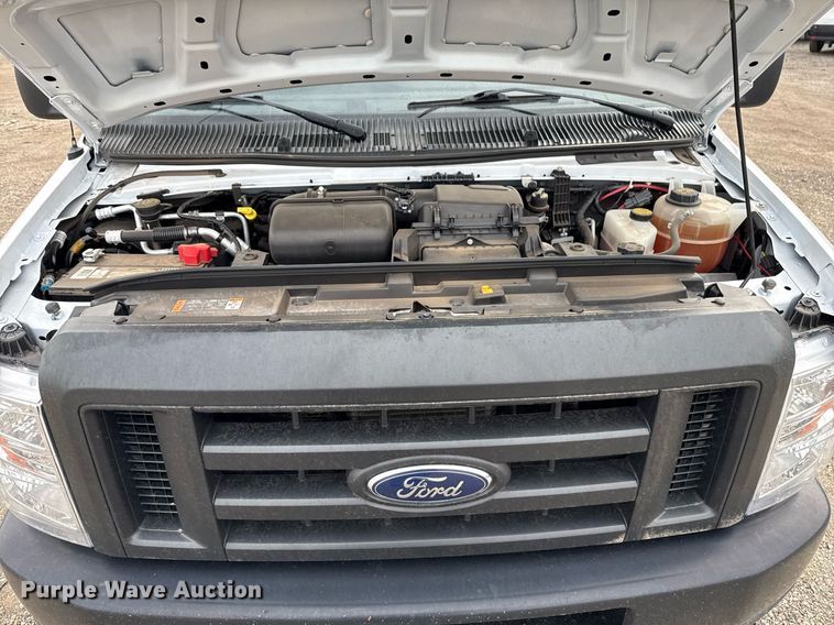 image for item EG5681 2022 Ford E350 Super Duty box truck