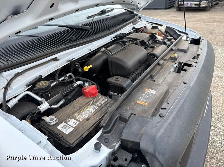 image for item EG5681 2022 Ford E350 Super Duty box truck