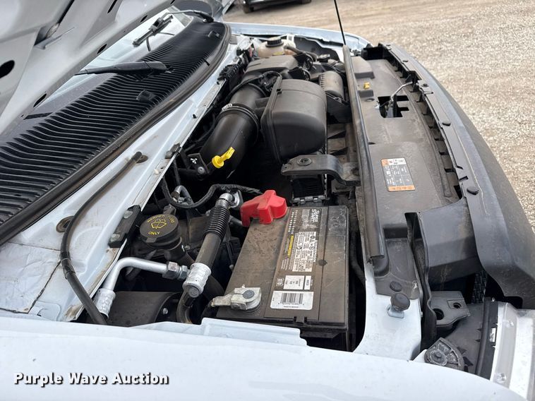 image for item EG5681 2022 Ford E350 Super Duty box truck