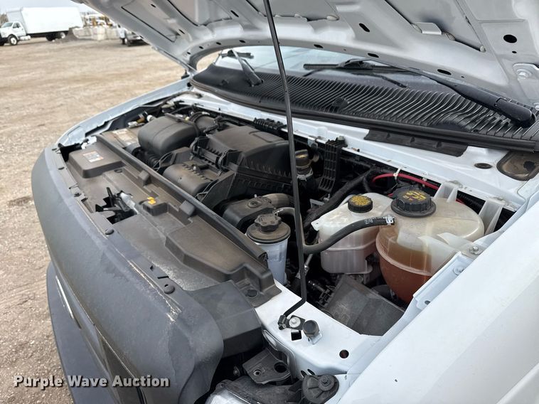 image for item EG5681 2022 Ford E350 Super Duty box truck