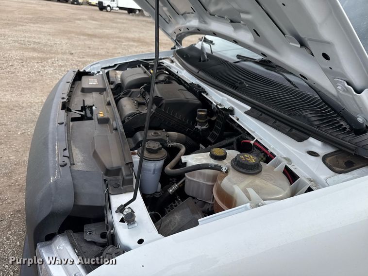 image for item EG5681 2022 Ford E350 Super Duty box truck