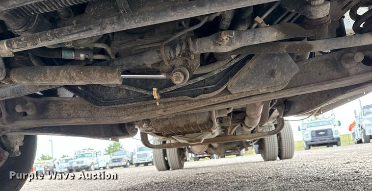 image for item EG5681 2022 Ford E350 Super Duty box truck