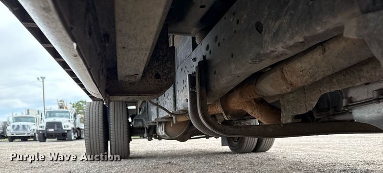 image for item EG5681 2022 Ford E350 Super Duty box truck