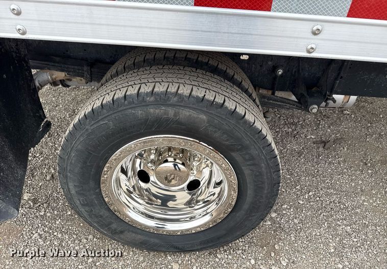 image for item EG5681 2022 Ford E350 Super Duty box truck