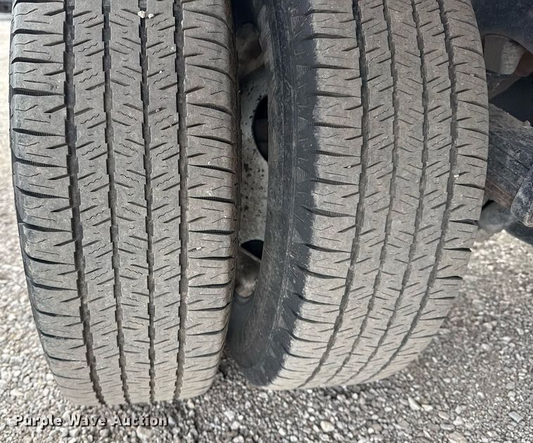 image for item EG5681 2022 Ford E350 Super Duty box truck