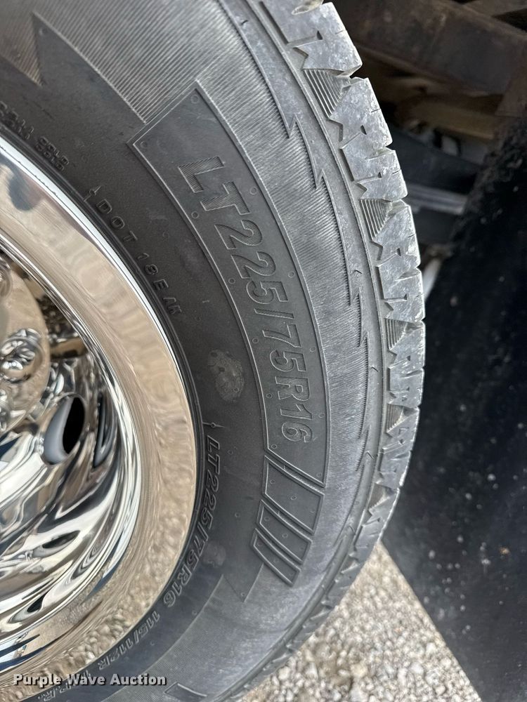 image for item EG5681 2022 Ford E350 Super Duty box truck