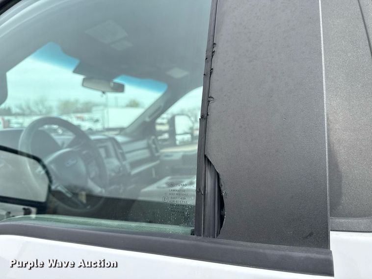 image for item EG5682 2018 Ford F550 Super Duty truck cab and chassis