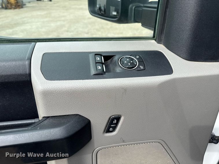 image for item EG5682 2018 Ford F550 Super Duty truck cab and chassis