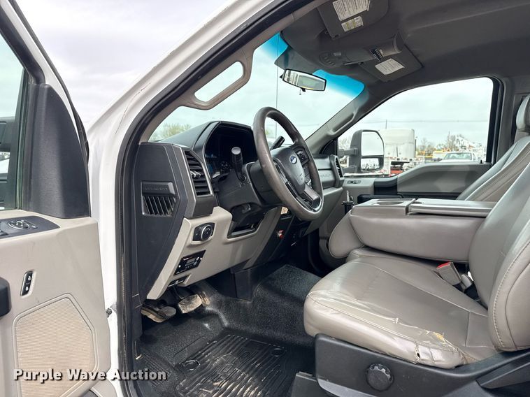 image for item EG5682 2018 Ford F550 Super Duty truck cab and chassis