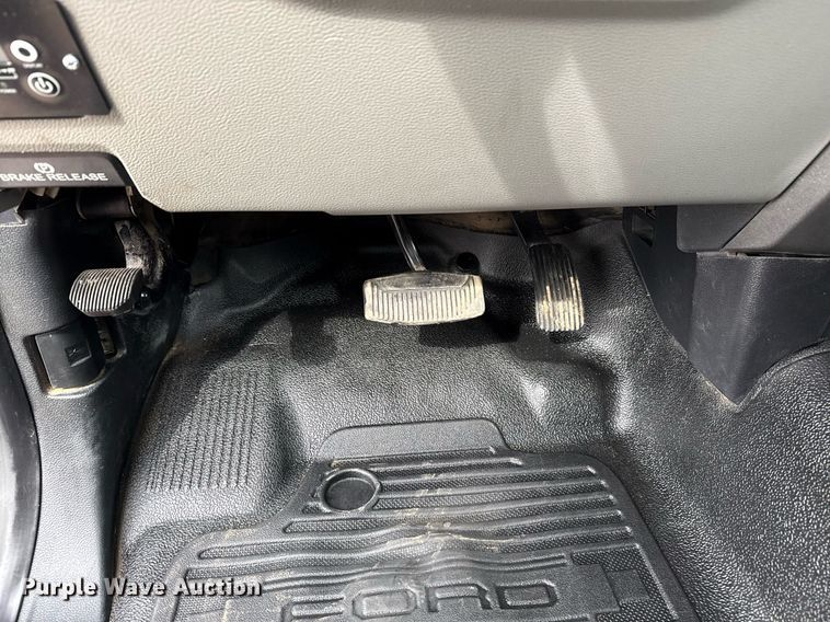 image for item EG5682 2018 Ford F550 Super Duty truck cab and chassis