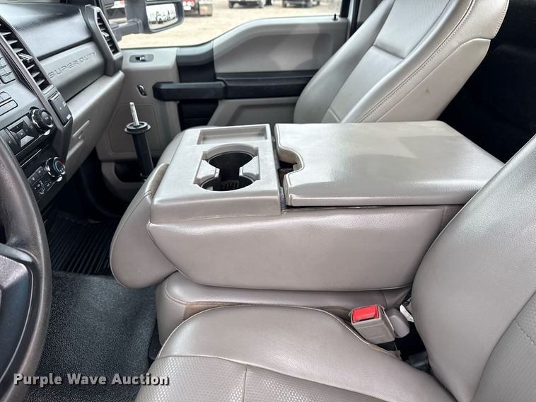 image for item EG5682 2018 Ford F550 Super Duty truck cab and chassis