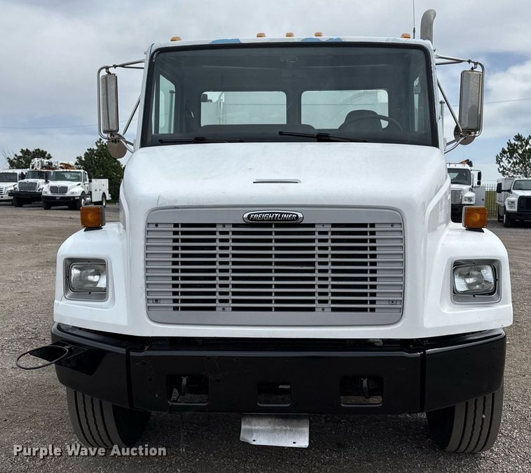 image for item EG5685 2000 Freightliner FL70 utility / service truck