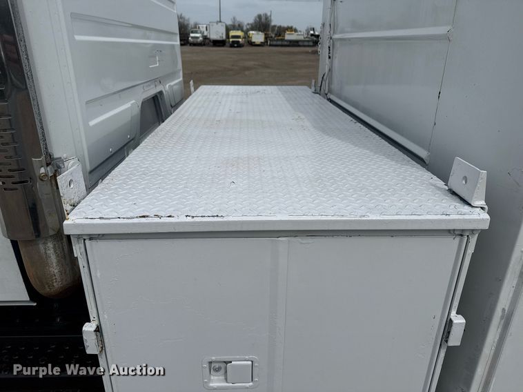 image for item EG5685 2000 Freightliner FL70 utility / service truck