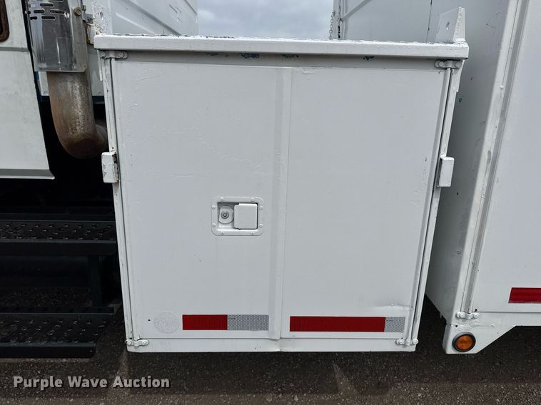 image for item EG5685 2000 Freightliner FL70 utility / service truck