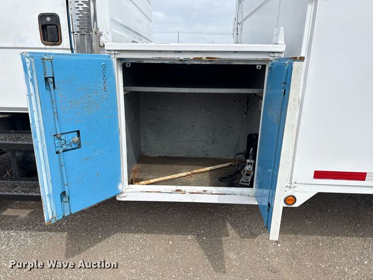 image for item EG5685 2000 Freightliner FL70 utility / service truck