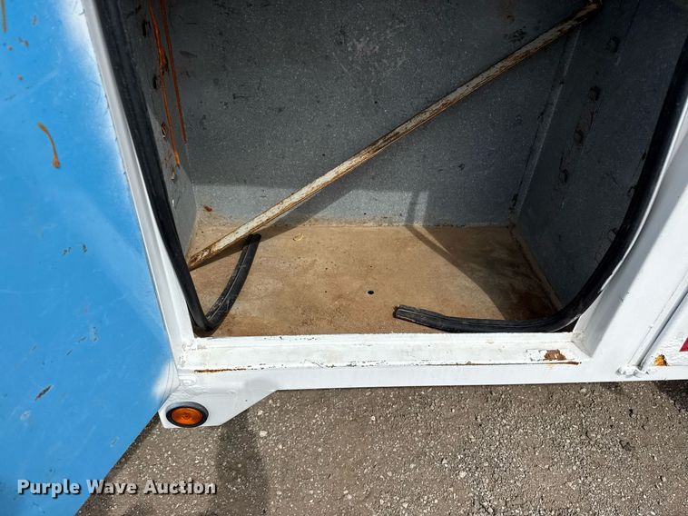 image for item EG5685 2000 Freightliner FL70 utility / service truck